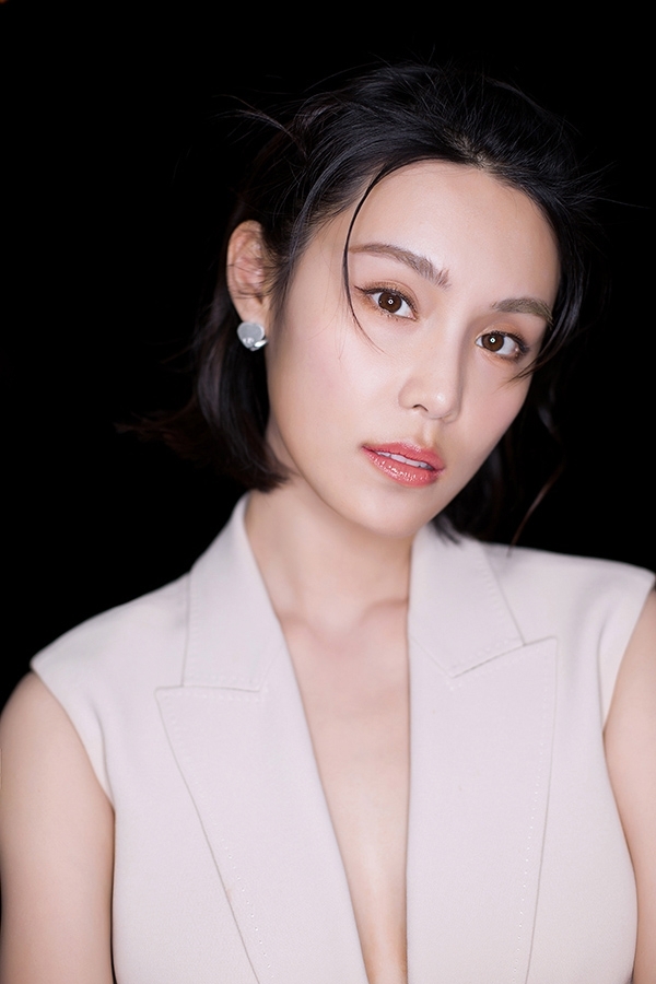 韩丹彤深v连体裤优雅随性写真图片66