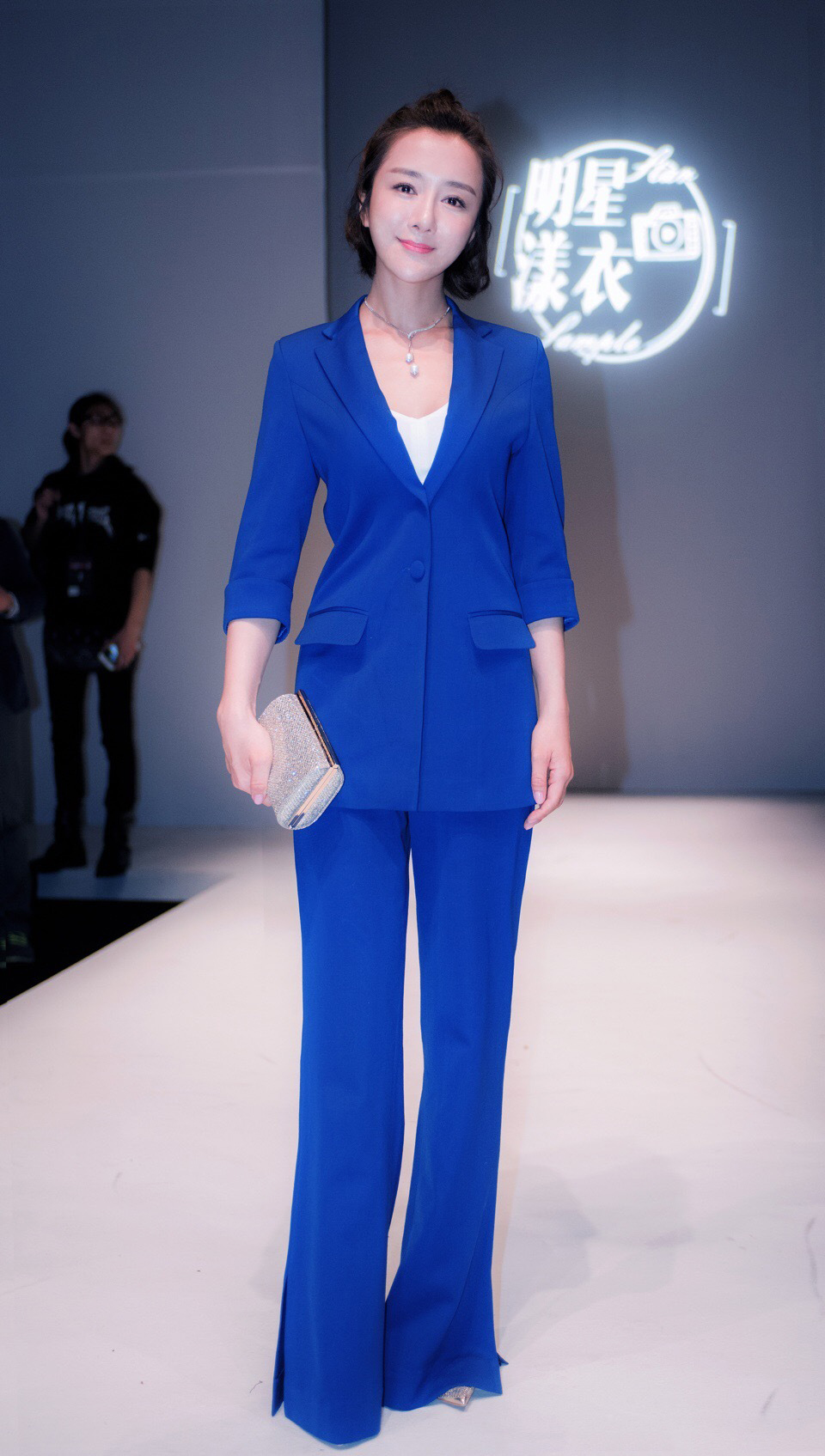 李依晓相关图片