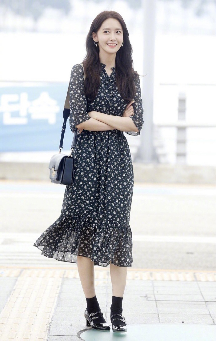 林允儿碎花长裙街拍图片59