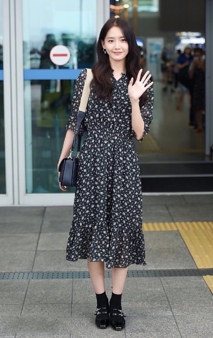 林允儿碎花长裙街拍图片89