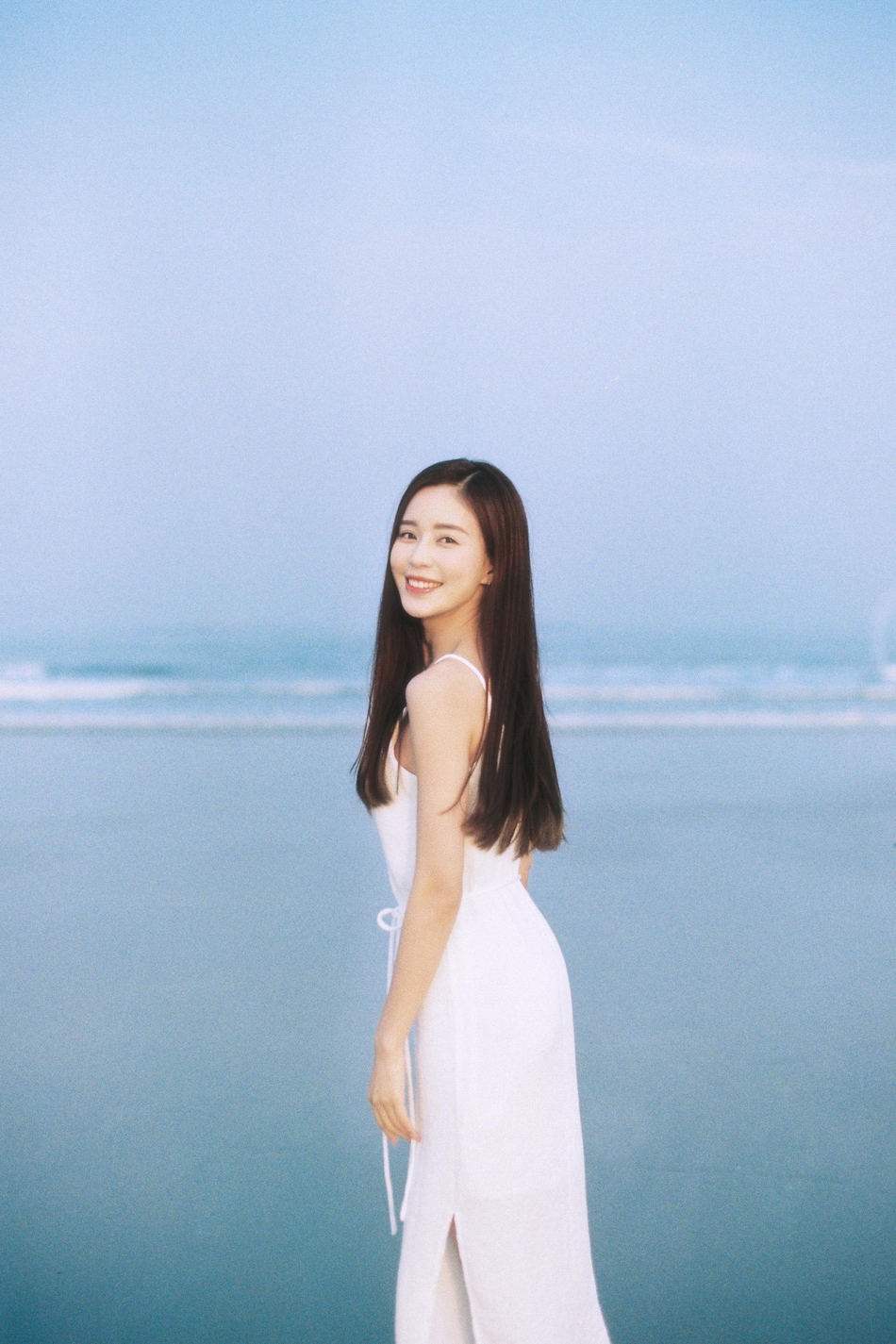 温心海边白裙赤足清新气质写真图片68