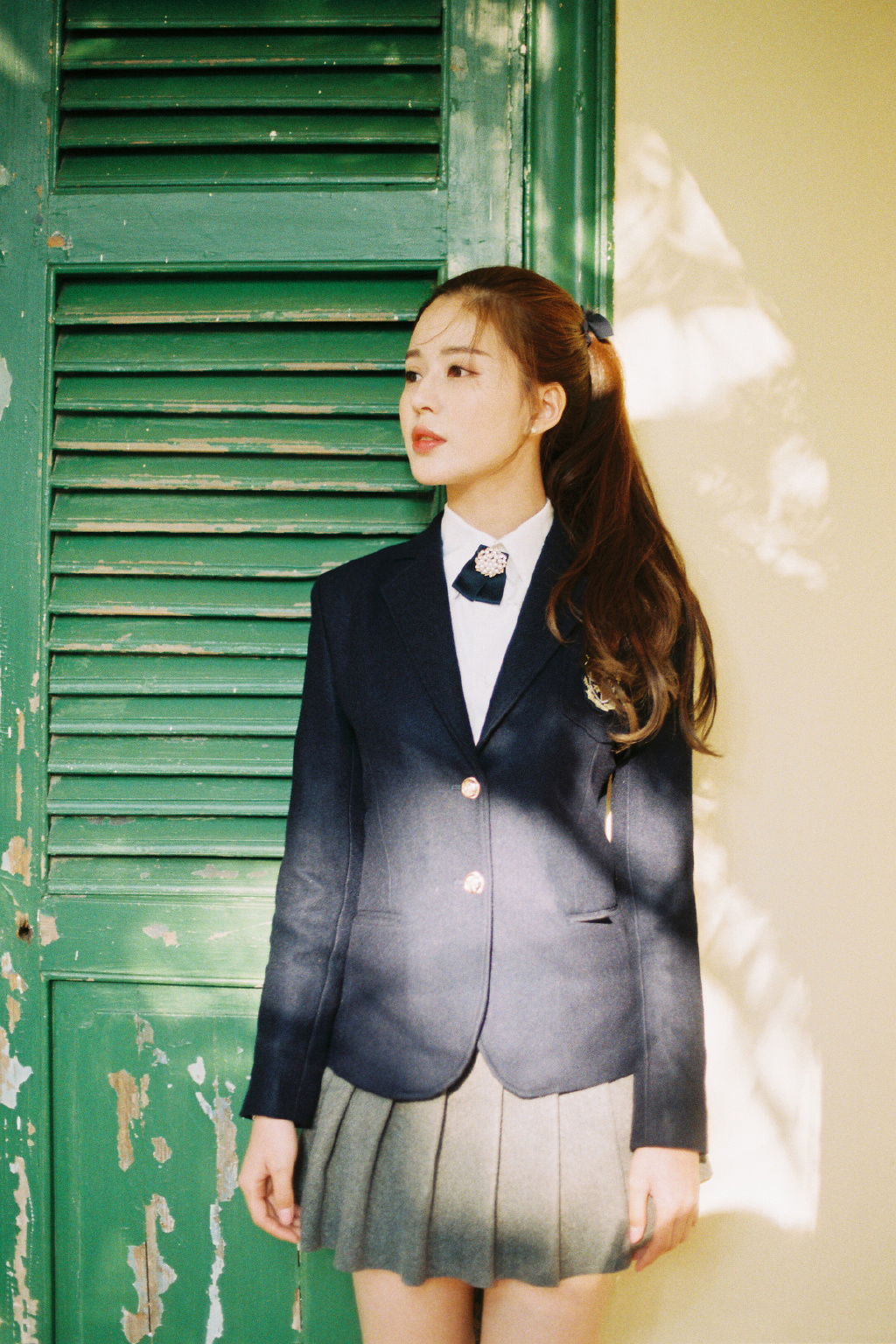 温心制服短裙甜美街拍写真图片34