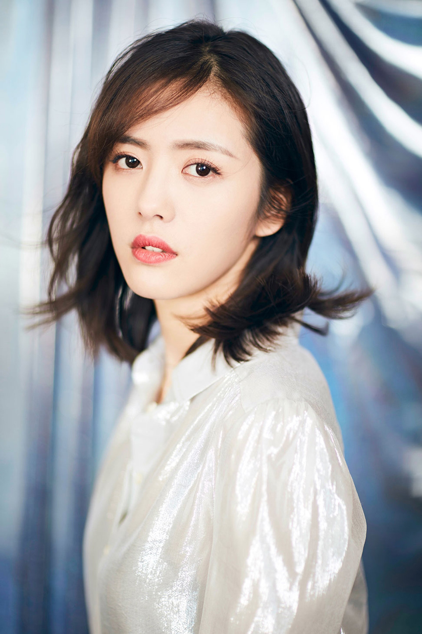 分享一组蔡文静图片给大家,图中的明星图片壁纸会点缀你的电脑桌面