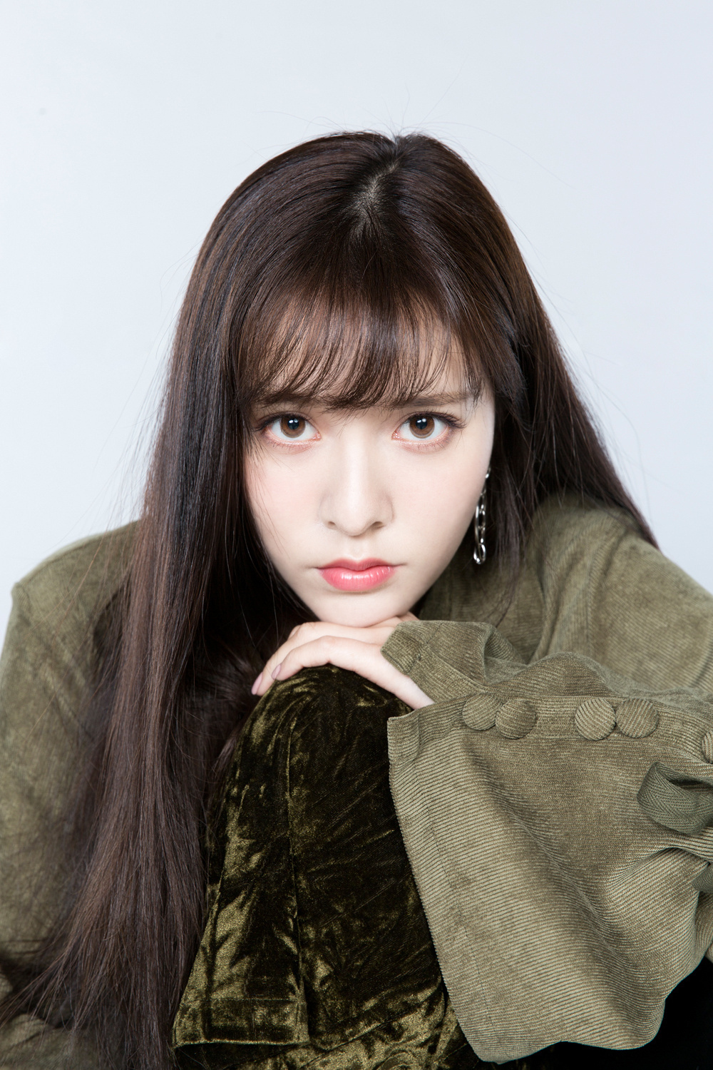 宋妍霏丝绒时尚养眼写真图片17