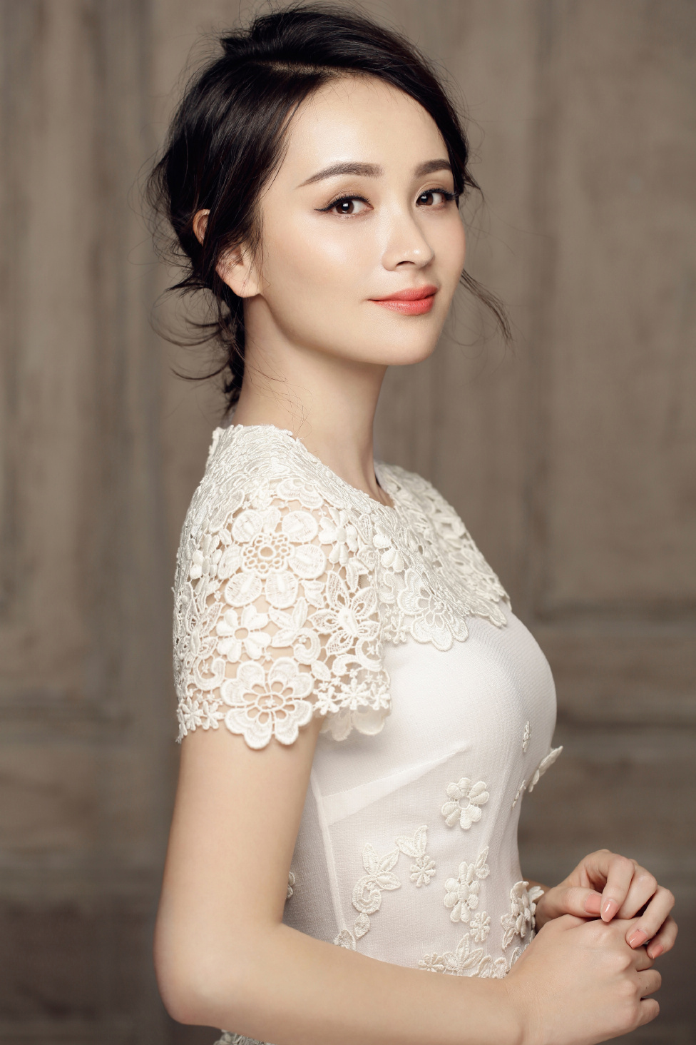 邓莎白裙温婉知性写真图片26