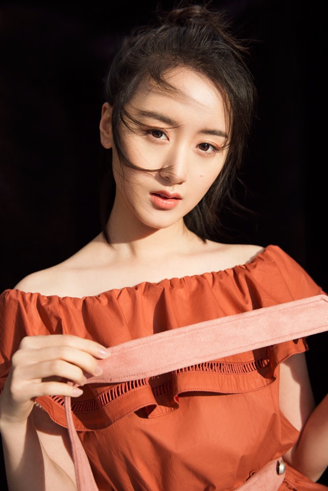 90后新生代实力小花袁冰妍时尚写真图片14