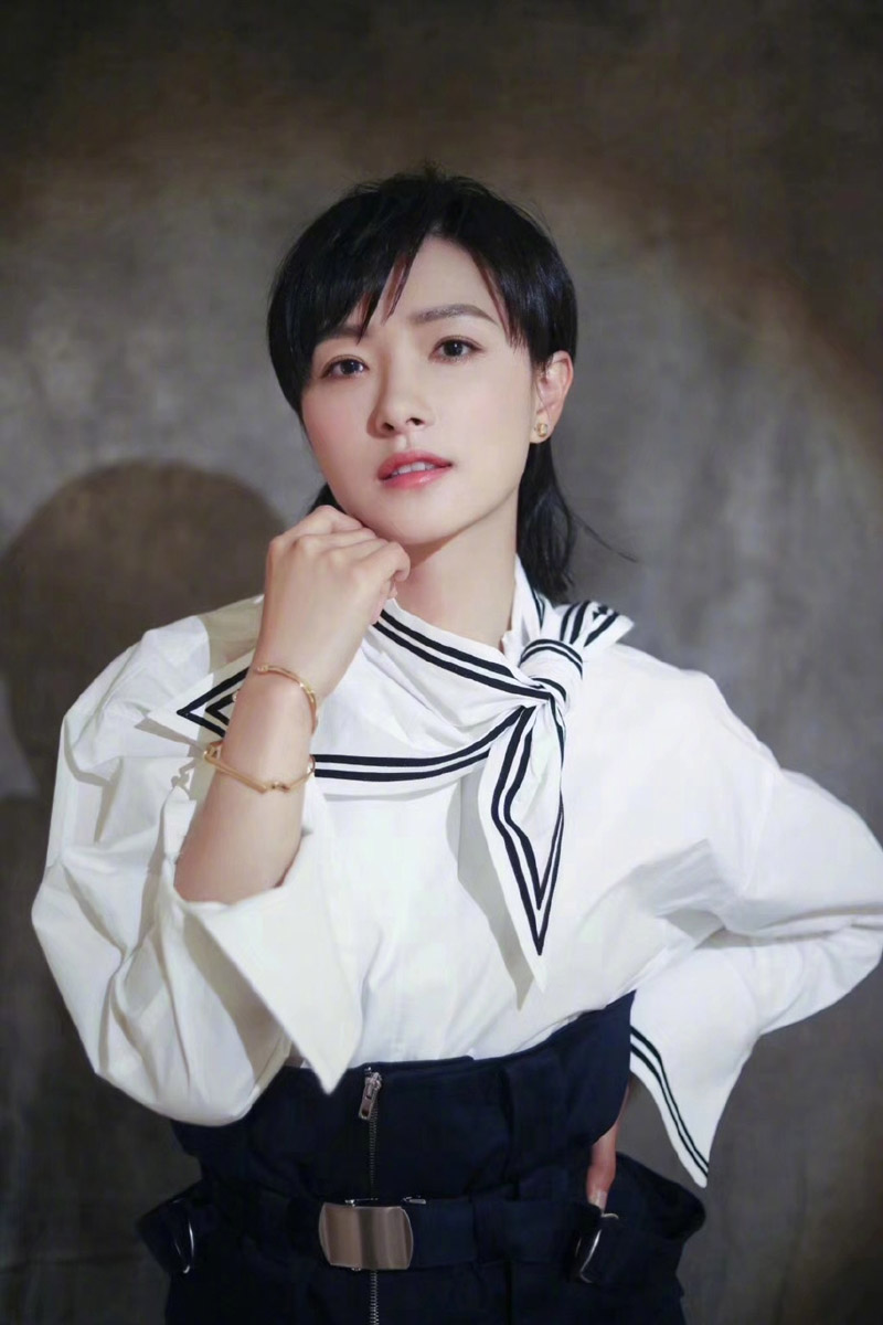 万茜清爽干练写真图片16