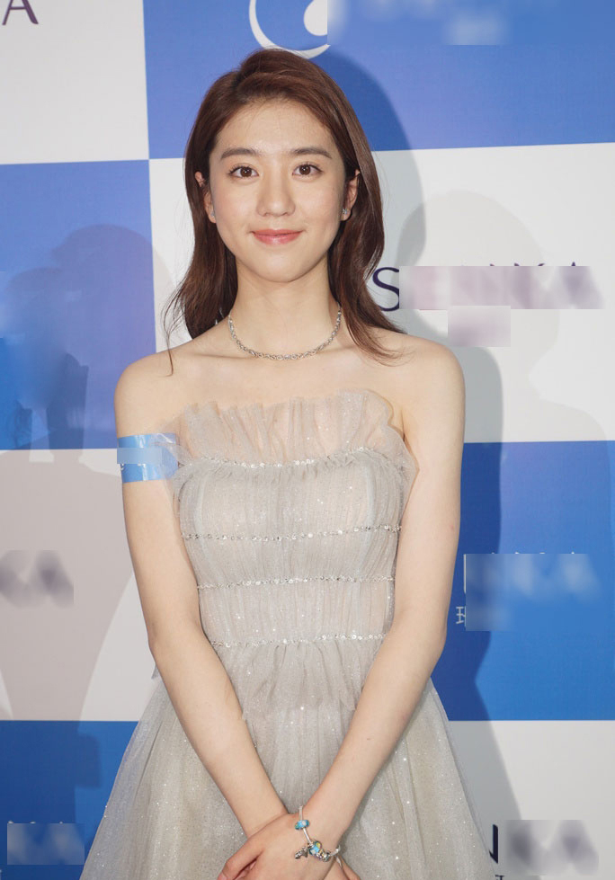 90后新晋小花旦李凯馨性感活动照图片55