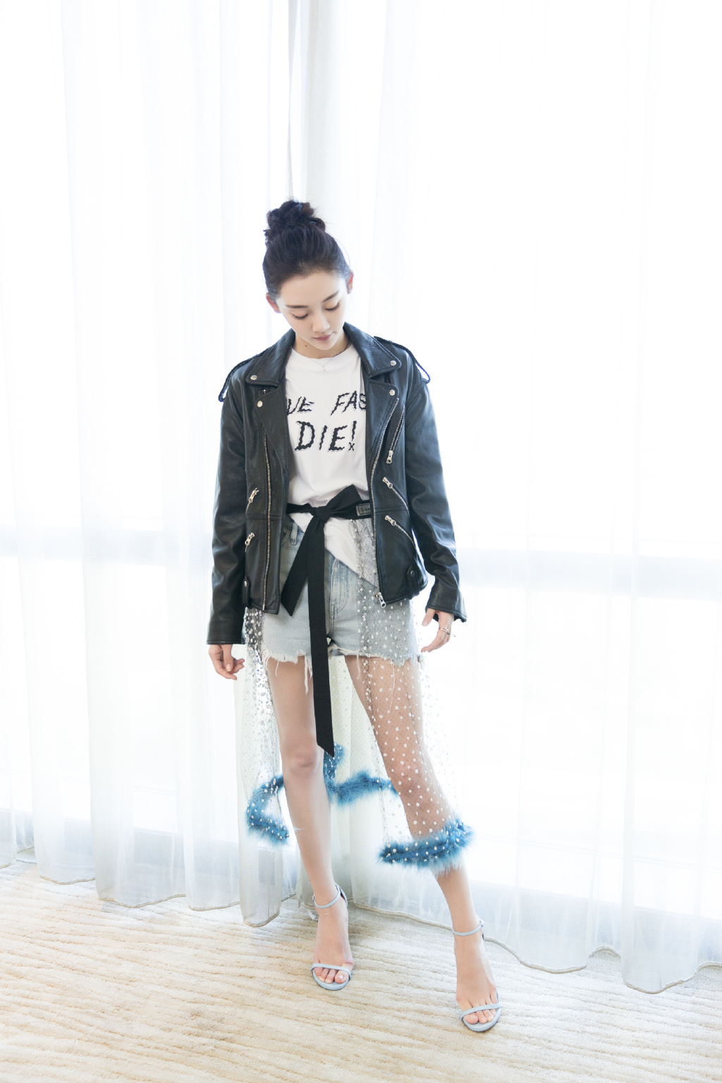 苗苗芳华路演唯美写真图片16