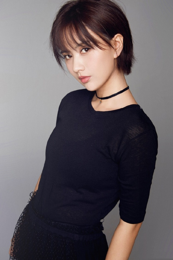 梁缘短发干练迷人写真图片14