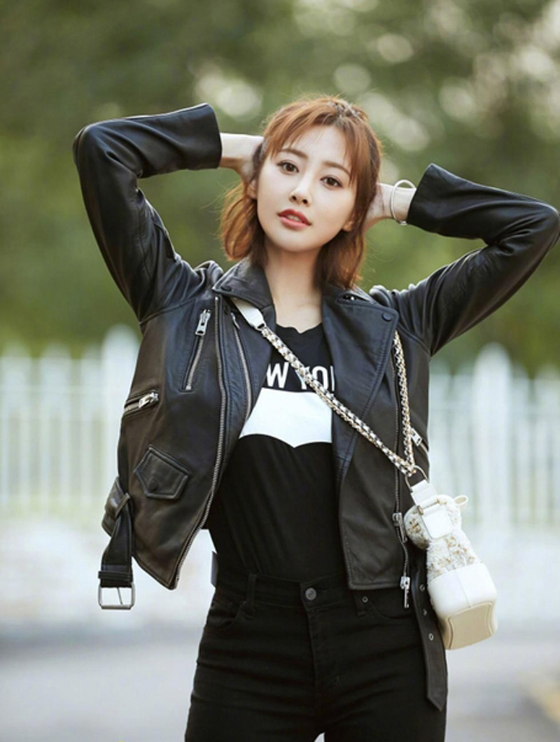 李纯甜美俏皮时尚街拍图片28