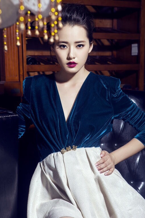 柴碧云深v礼服气质典雅写真图片44