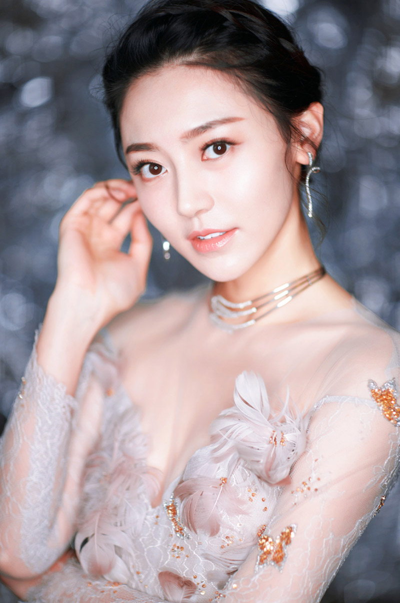 黄梦莹性感深v礼服活动照高清图片36