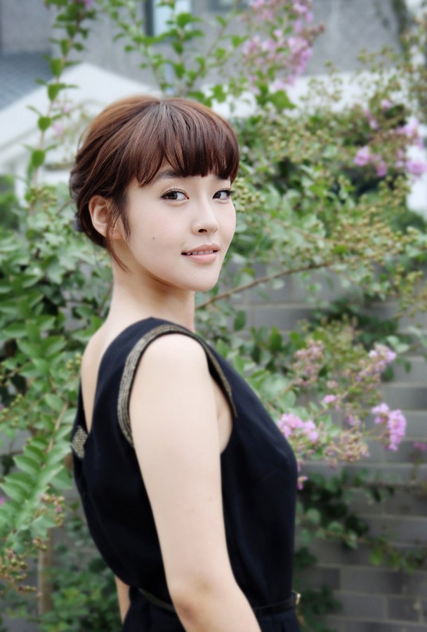 张佳宁夏日气质美腿图片46