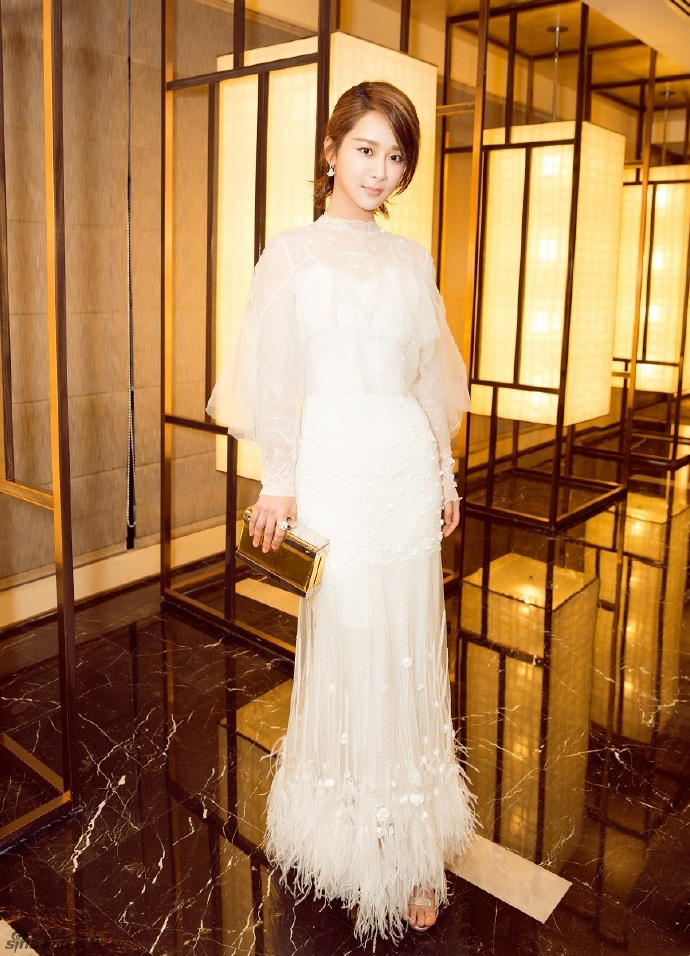 杨紫白色礼服化身高冷女神性感图片59