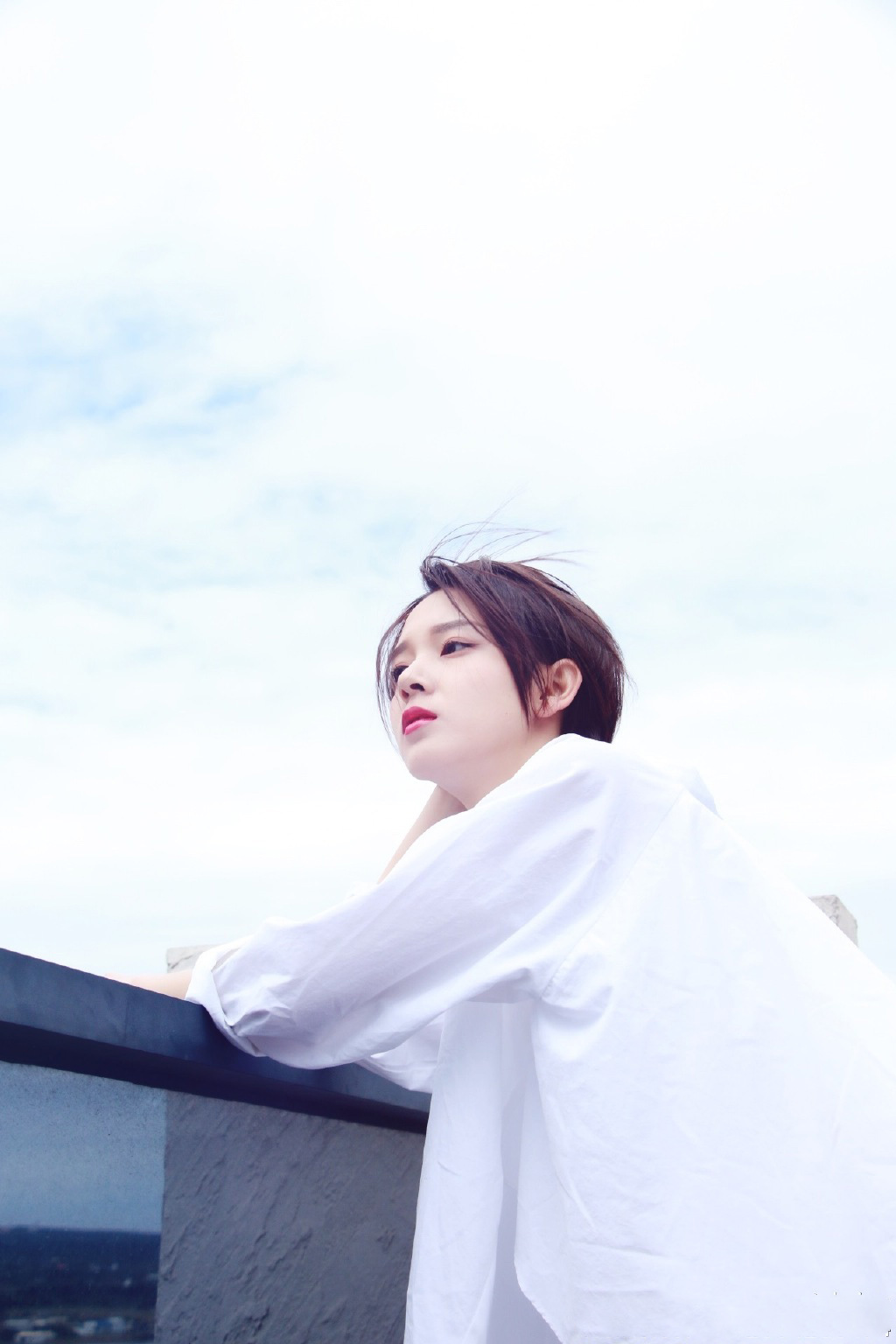 陈瑶洁白长衫浴池边冷艳写真57