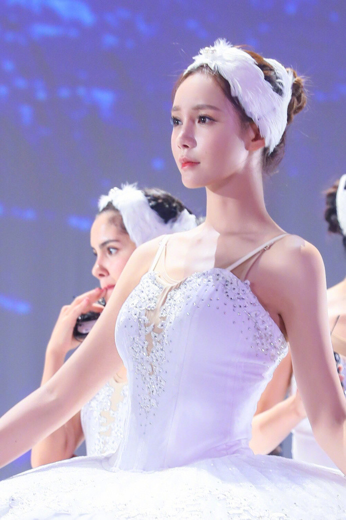 沈梦辰迷人芭蕾舞写真26