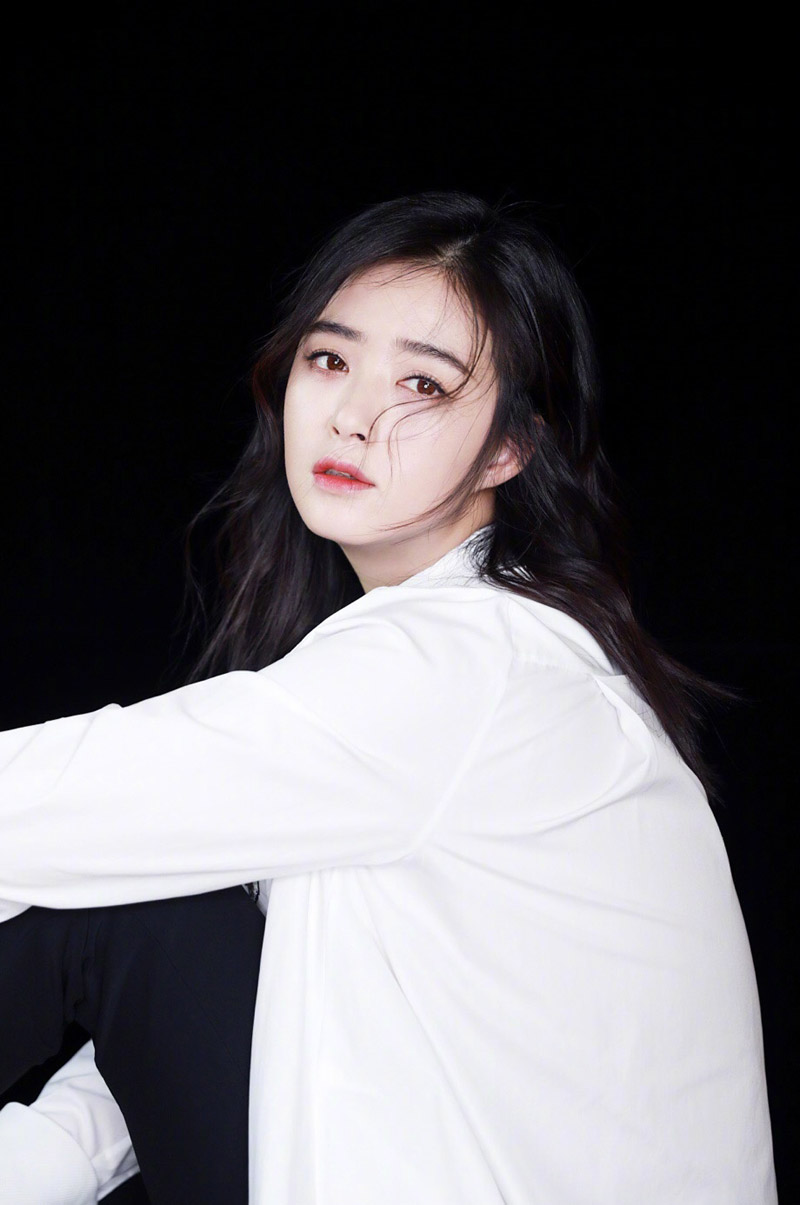 蒋欣白衬衫气质写真高清图片23