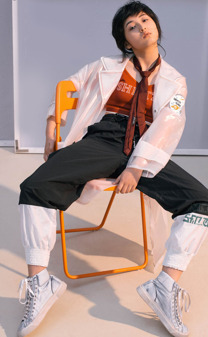 张子枫个性街头风时尚写真大片49