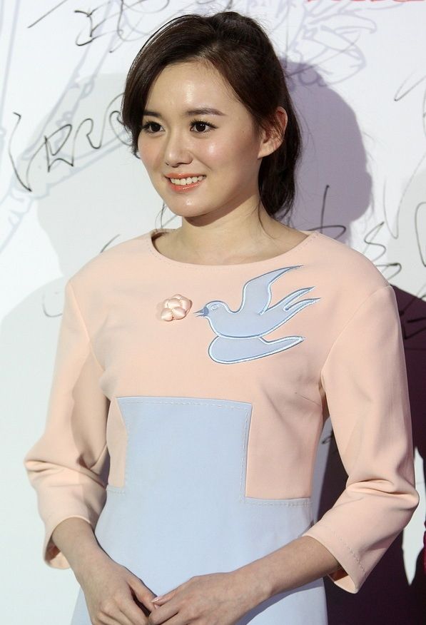 韩庚江铠同出席甜蜜承认恋情嫩装映衬桃花红66