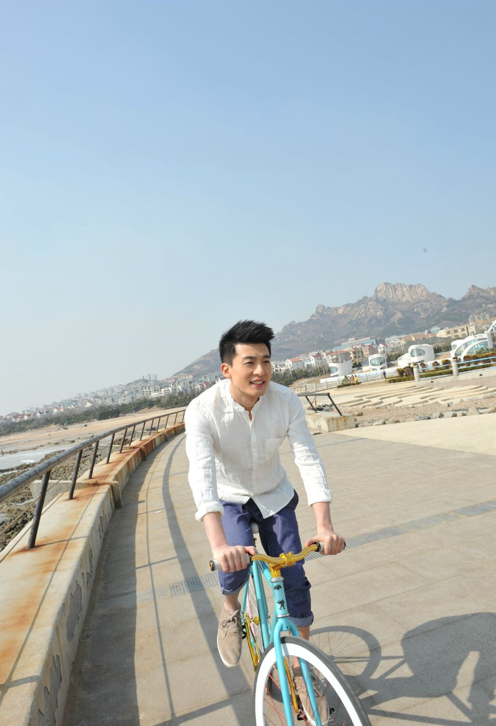 简介:孙艺洲海边清凉写真图片,分享一组孙艺洲图片给大家,图中的明星