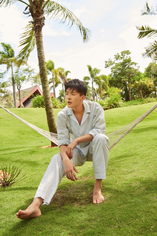 孙艺洲初秋清新生日写真高清帅气图片34