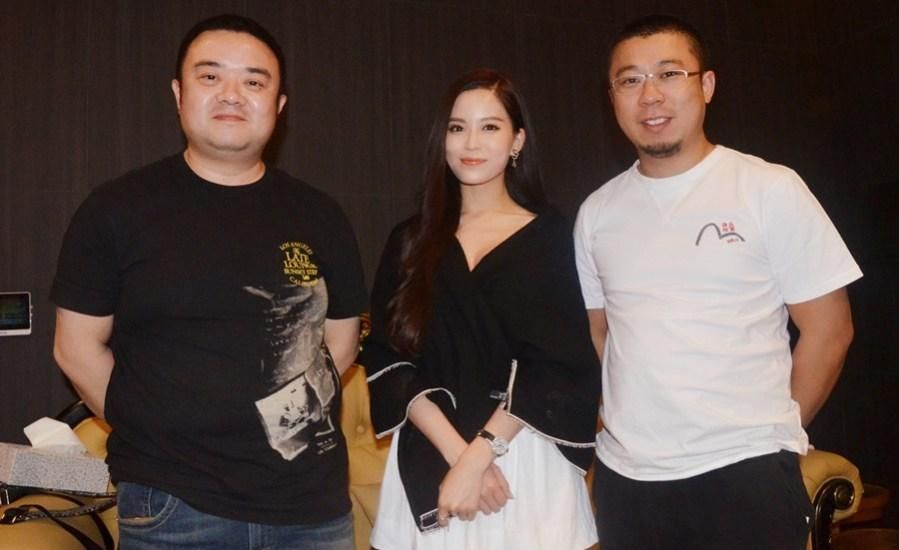 温心出席活动性感白裙惹眼极力澄清与绯闻男友黄晓明关系34