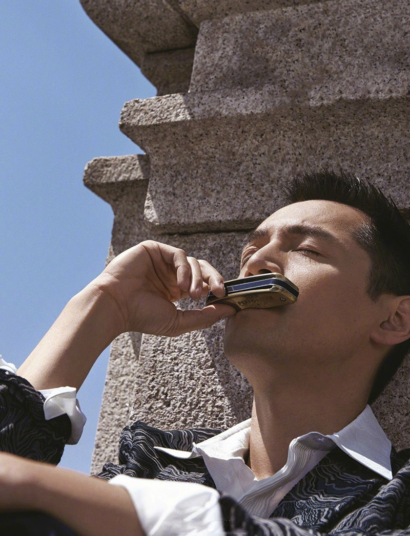 简介:男神胡歌最新时尚杂志封面大片,分享一组胡歌图片给大家,图中的