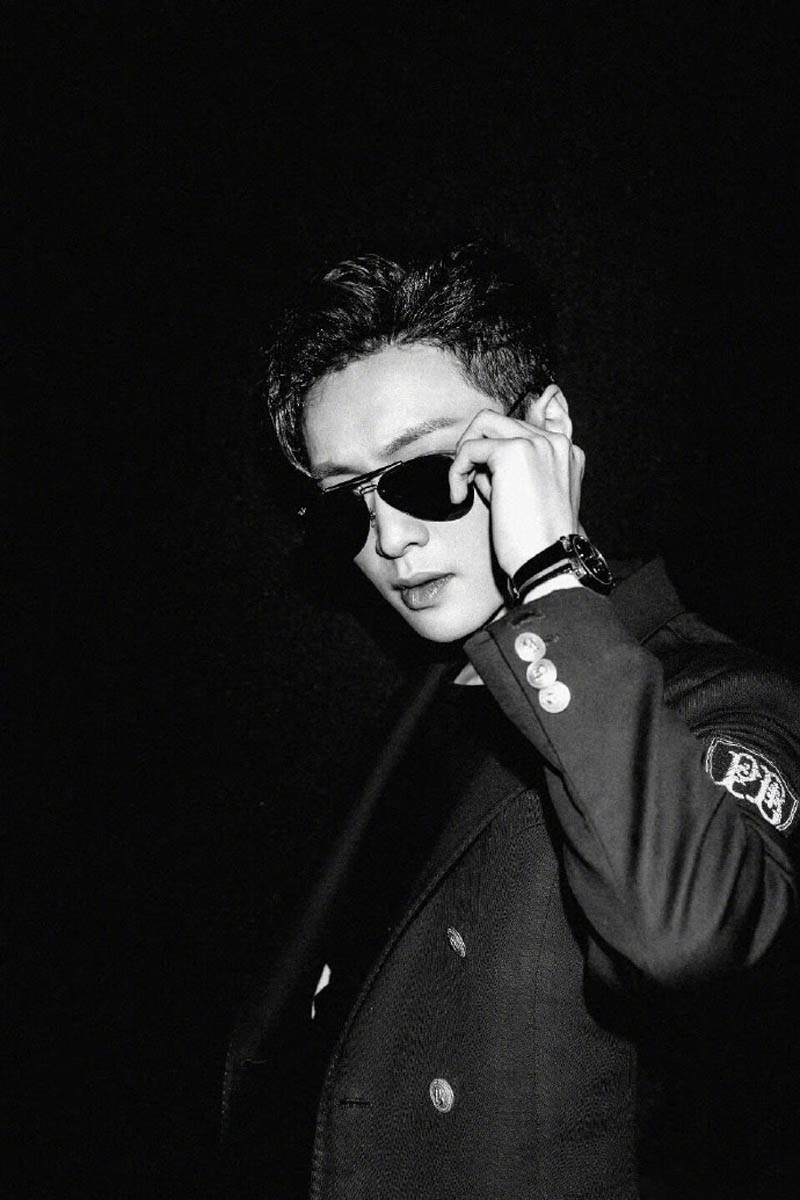 张艺兴酷帅黑色系写真高清图片44