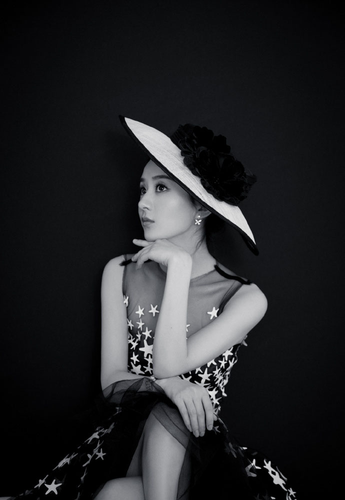 赵丽颖成熟性感黑白写真图片89