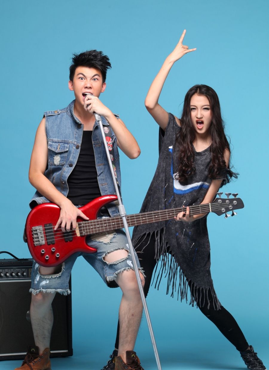 简介:白举纲关晓彤青春活力动感十足的写真照,分享一组白举纲图片给