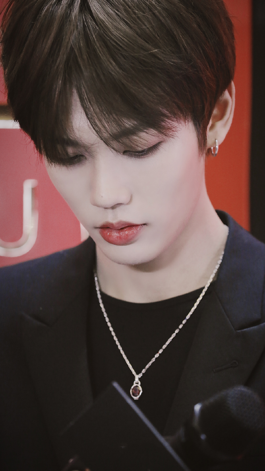 简介:林彦俊黑色西装帅气写真图片,分享一组林彦俊图片给大家,图中的