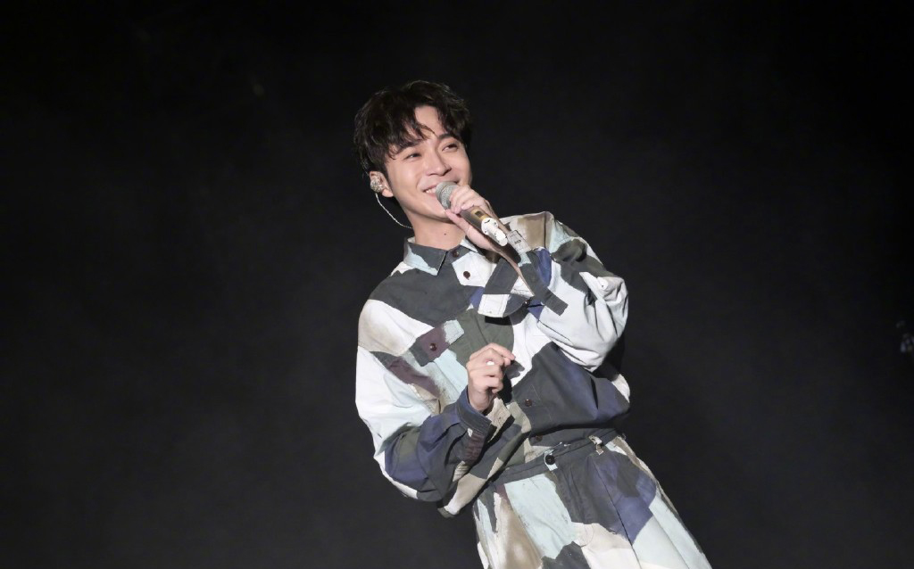 吴青峰帅气舞台照图片34