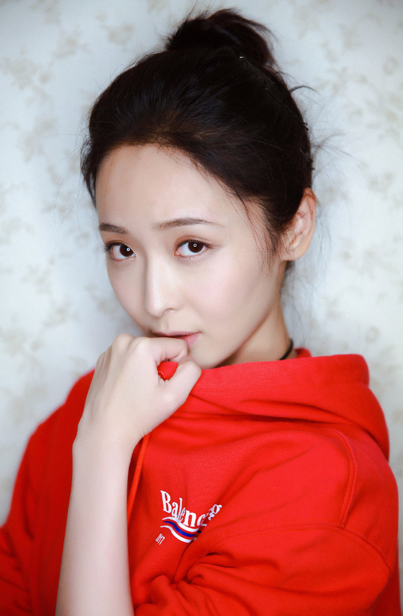 李曼可爱俏皮丸子头写真图片56