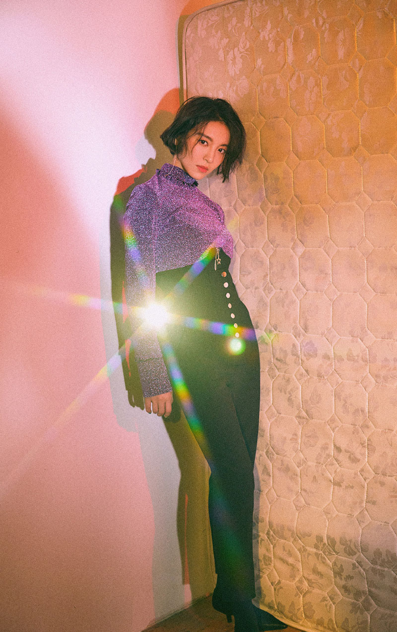 简介:尤靖茹文艺范时尚写真图片,分享一组尤靖茹图片给大家,图中的