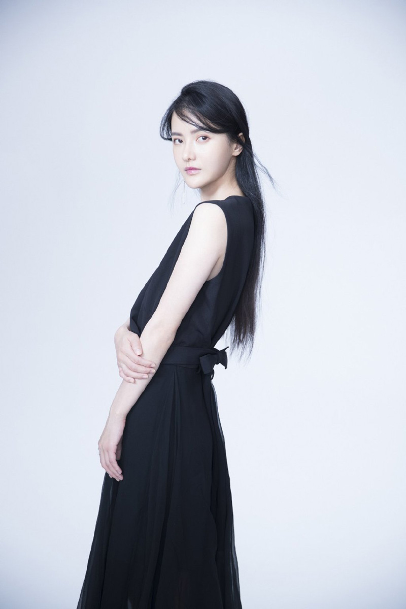 张芷溪清新优雅时尚写真图片14