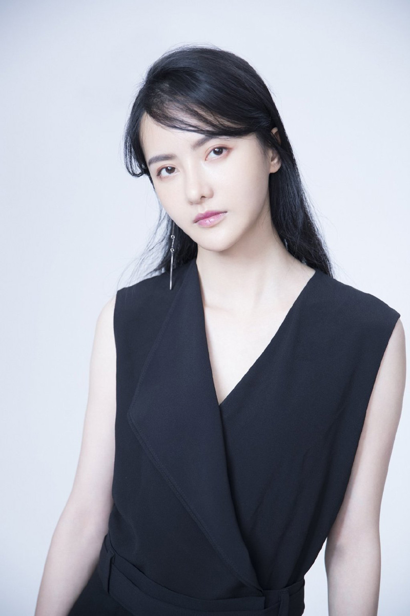 张芷溪清新优雅时尚写真图片44