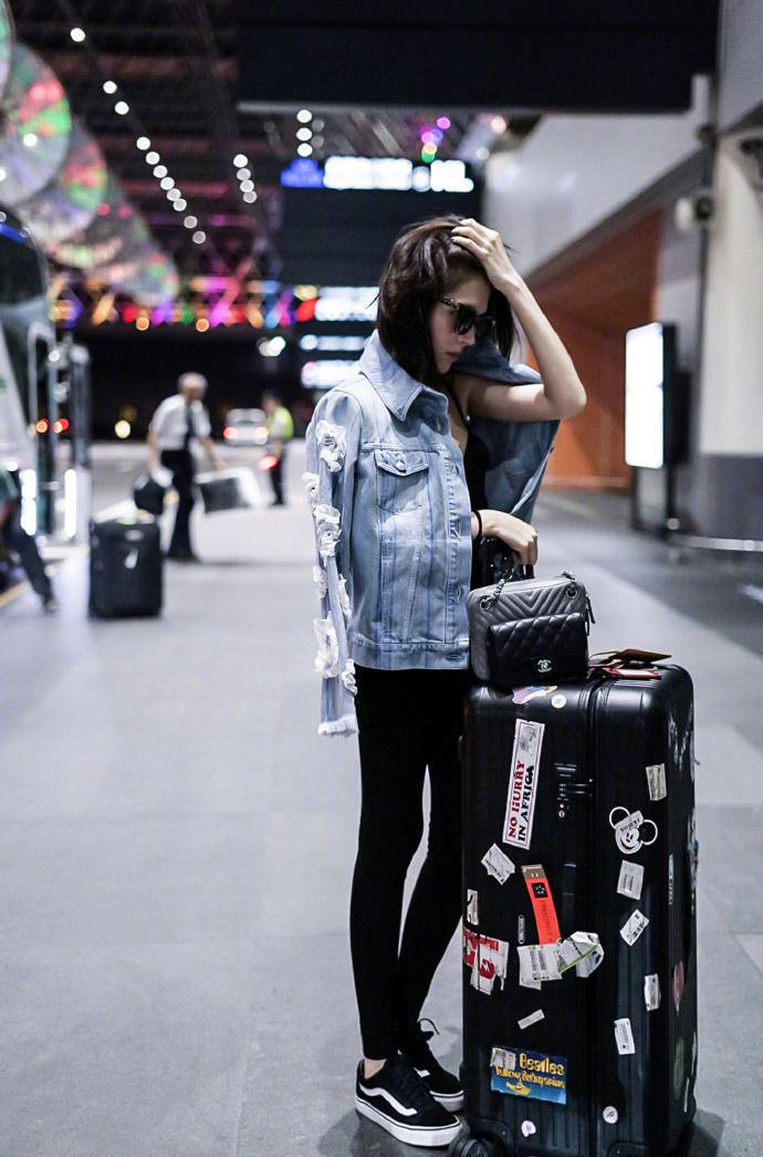 许玮甯时髦小清新机场街拍照图片45