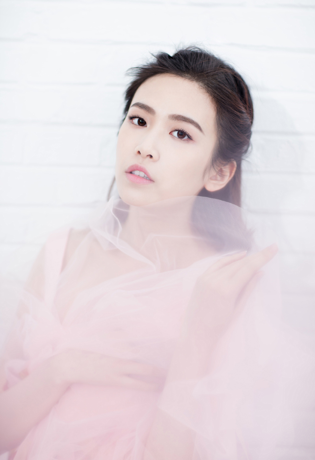 刘美彤性感杂志写真图片16