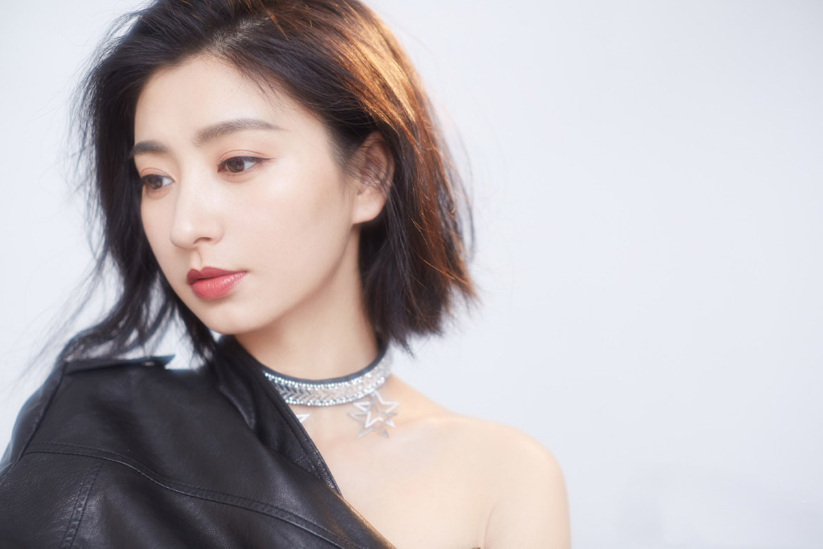 大片,分享一组斓曦图片给大家,图中的明星图片壁纸会点缀你的电脑桌面