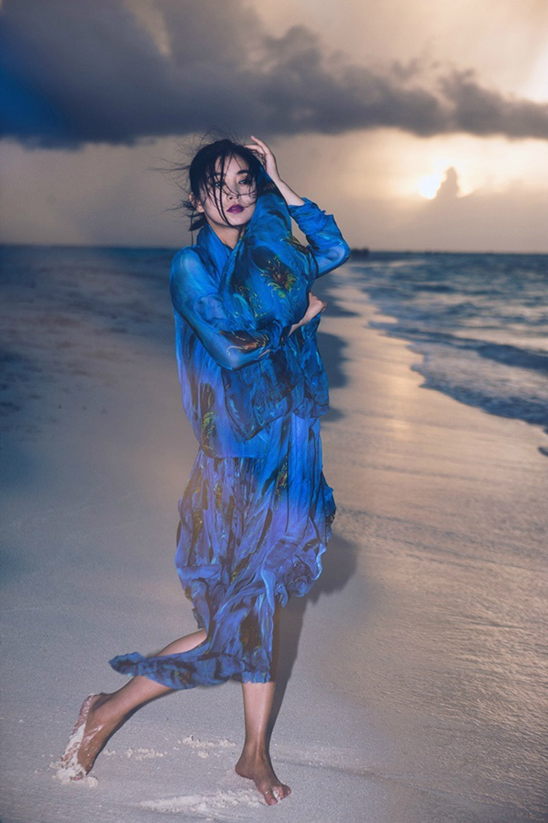 斓曦冷艳迷人海边写真图片16