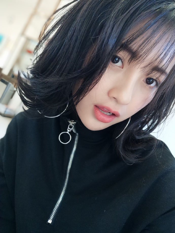 包文婧新发型甜美自拍写真图片44