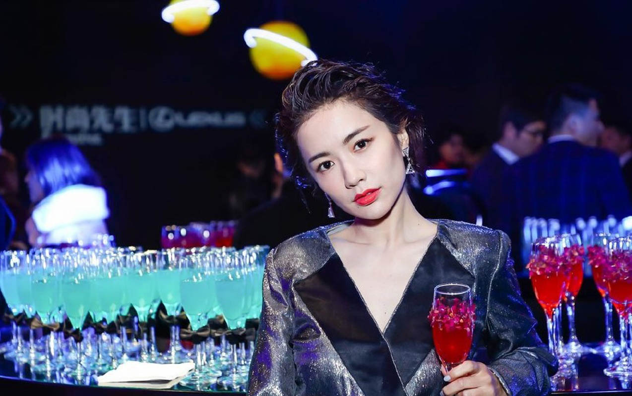 分享一组李春嫒图片给大家,图中的明星图片壁纸会点缀你的电脑桌面