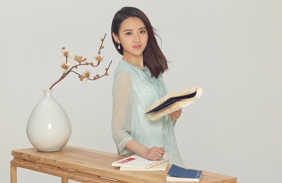 中央电视台主持人黄婷婷图片813