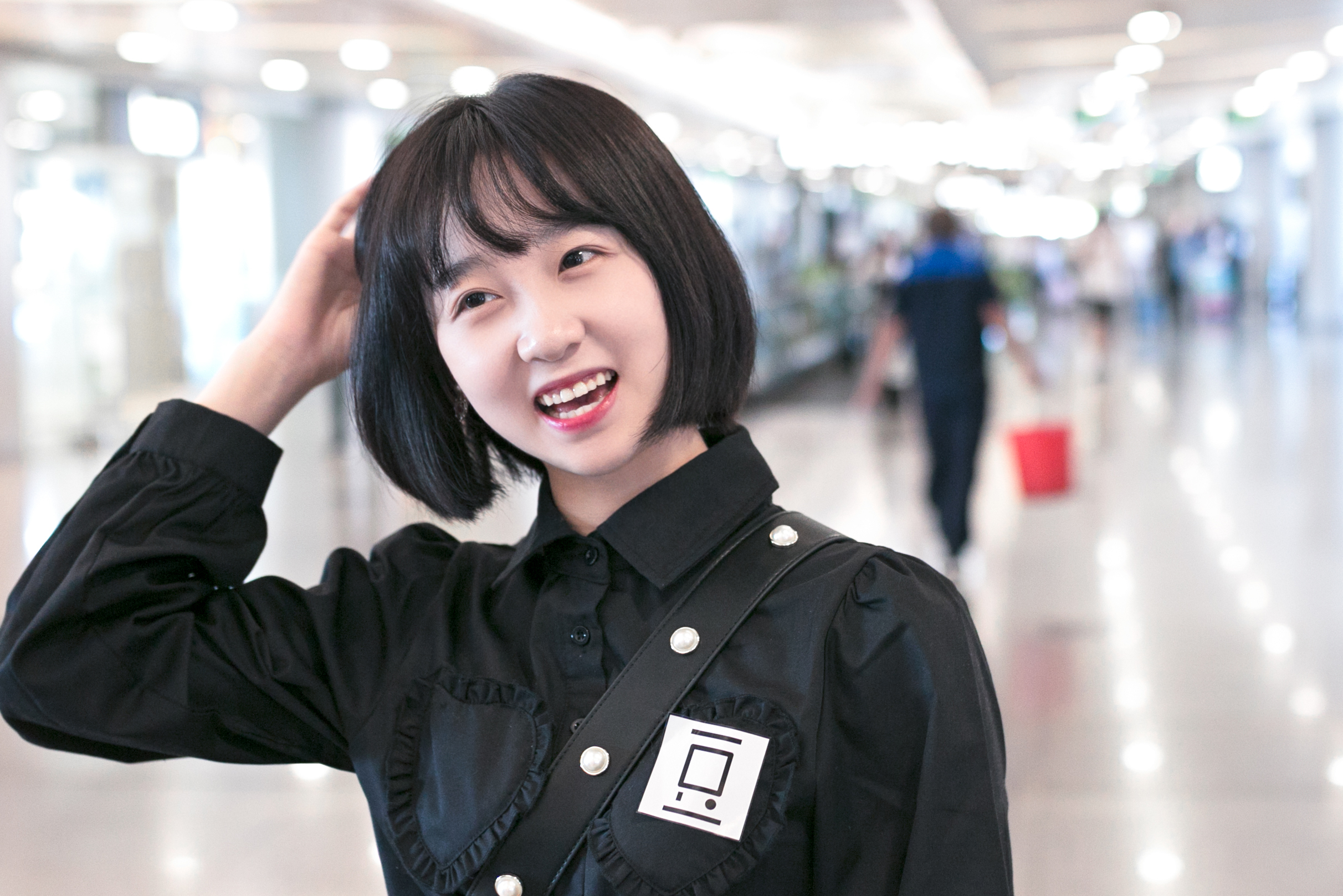 李子璇娇羞可爱机场图片15