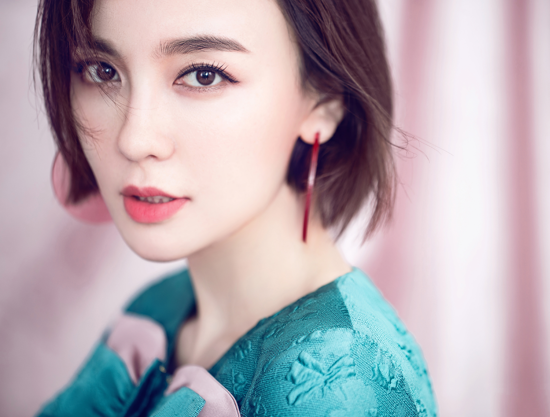 吕佳容短发温柔性感写真图片67