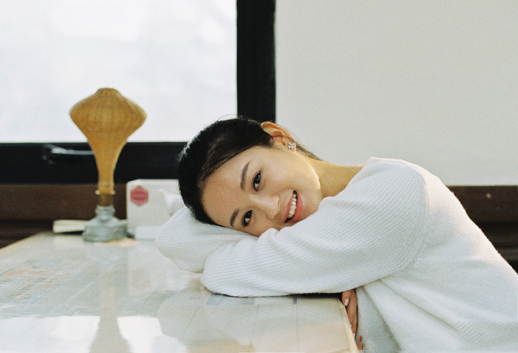 简介:曾一萱小清新胶片唯美写真图片,分享一组曾一萱图片给大家,图中