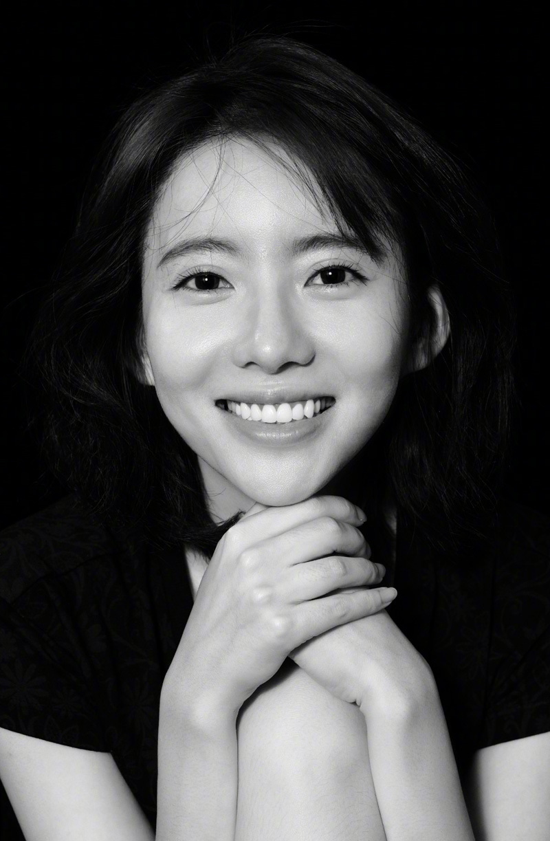 简介:刘萌萌黑白简约写真图片,分享一组刘萌萌图片给大家,图中的明星