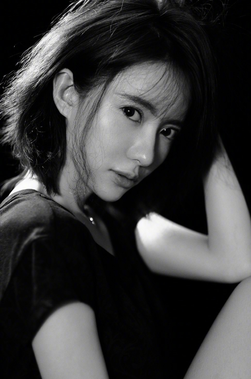 刘萌萌黑白简约写真图片39