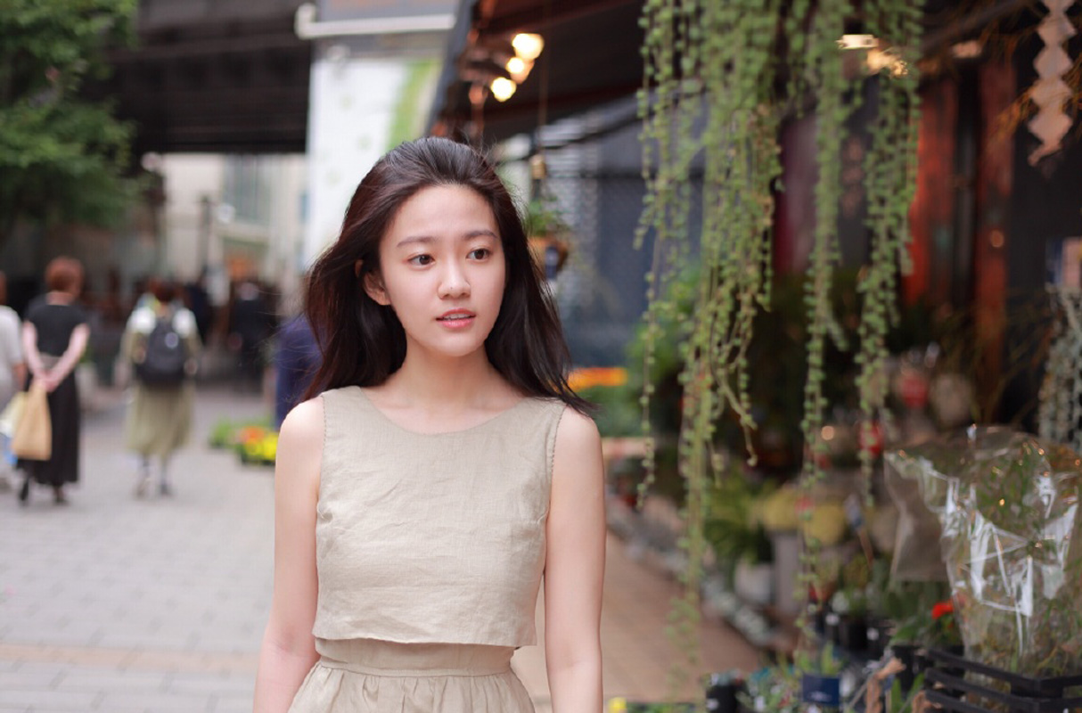 简介:汤梦佳清新温婉夏日写真图片,分享一组汤梦佳图片给大家,图中的